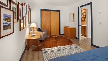 Talo, 4 makuuhuonetta | 4 makuuhuonetta, kannettavalle tietokoneelle sopiva työtila