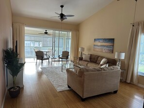 Fernseher, Tischtennisplatte