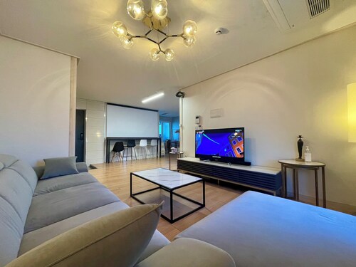 Firenze guesthouse-Close to Airport, Paradise city, Inspire, Unseo station