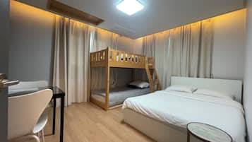 4 bedrooms, iron/ironing board, WiFi