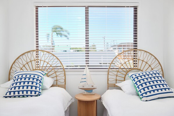 3 bedrooms, bed sheets