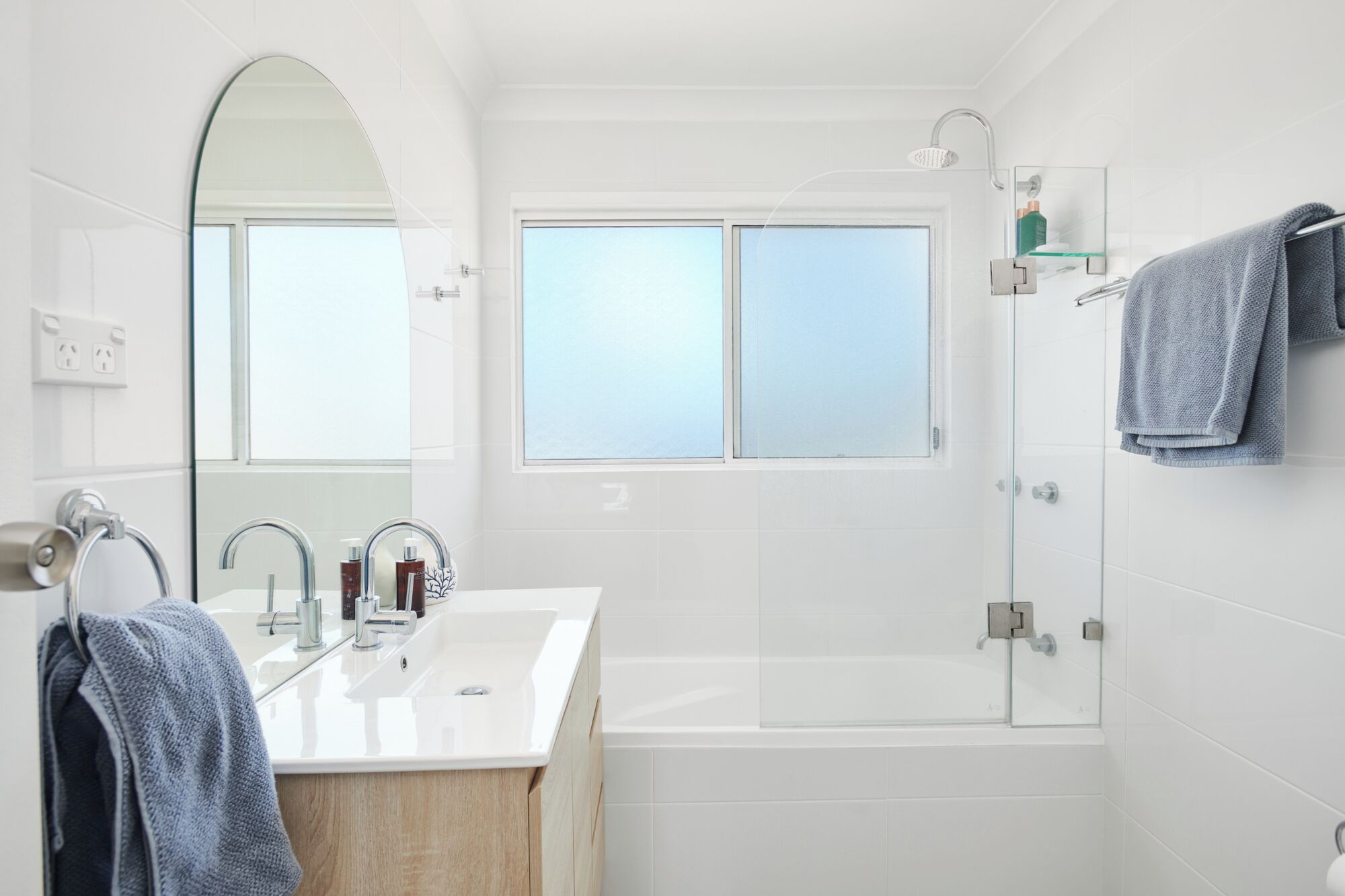 Douche, serviettes fournies