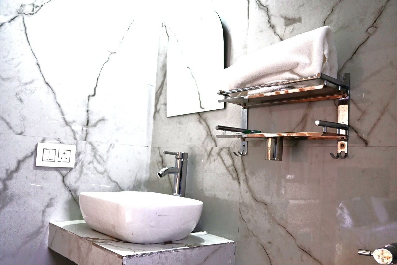 Doccia, asciugacapelli, asciugamani, sapone