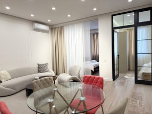 Luxury Apartment, 2 Bedrooms, Non Smoking, Kitchen (1) | Living area