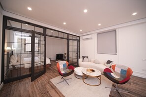 Luxury Apartment, 2 Bedrooms, Non Smoking, Kitchen | Living area