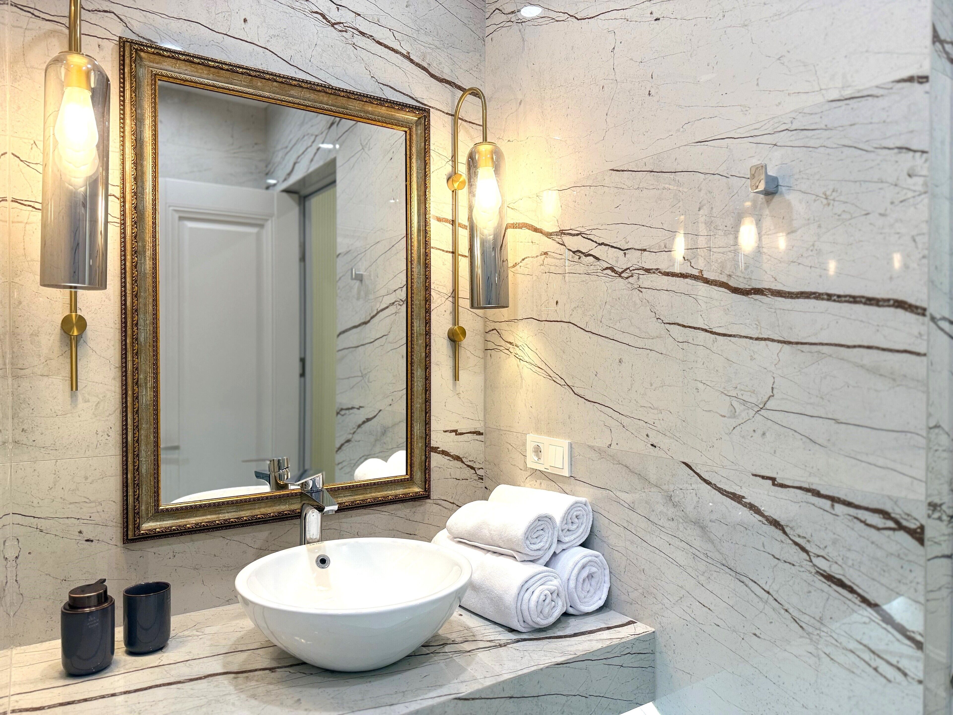 Apartamento Deluxe, 1 habitación, no fumadores, cocina | Baño | Ducha, artículos de higiene personal gratuitos y secador de pelo