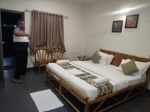 Deluxe-Doppelzimmer, Stadtblick | 1 Schlafzimmer, Schreibtisch, laptopgeeigneter Arbeitsplatz