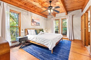 5 slaapkamers, een strijkplank/strijkijzer, gratis wifi, beddengoed