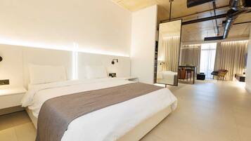 1 bedroom, in-room safe, desk, blackout drapes