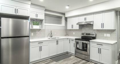 Large new family home near Airport and mall! I AC I Garage I Sleep 16+