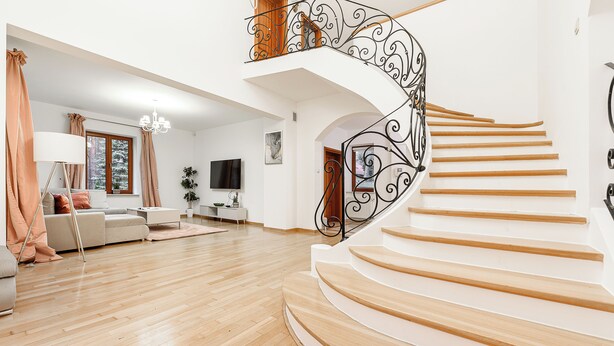A spacious living area with a wooden staircase and a modern interior design. - Lumina amazing house in Warsaw (Warsaw)