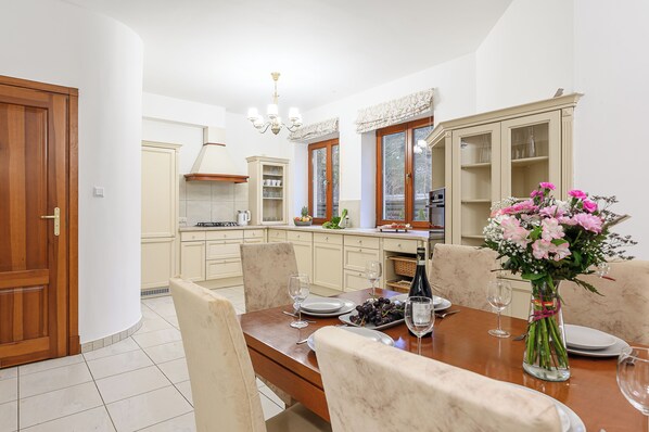 Villa, 5 Bedrooms, Non Smoking, Patio | Private kitchen | Electric kettle - Lumina amazing house in Warsaw (Warsaw)