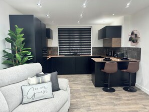 Unclassified image, 5 of 32, button - Luxury Flat in Uxbridge (Uxbridge)