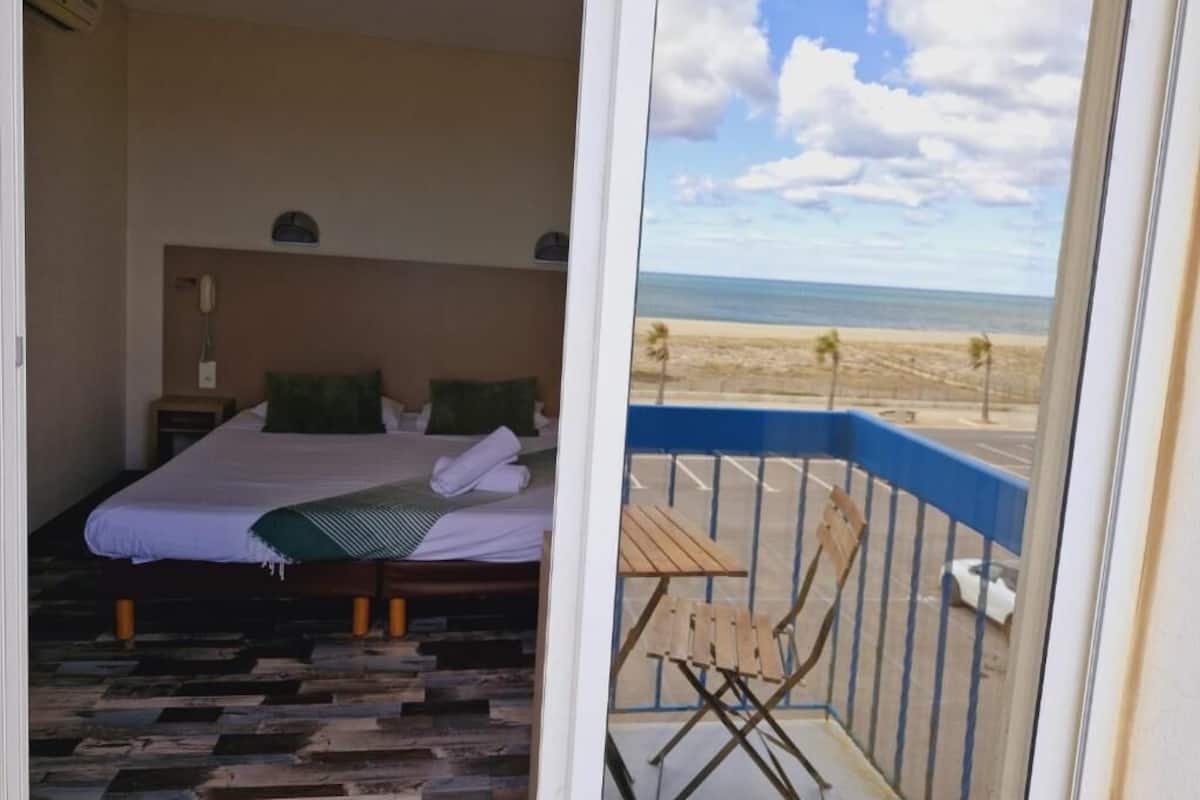 Double Room, Balcony, Sea View | Desk, soundproofing, free WiFi