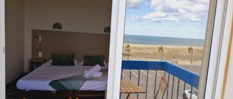 Doppelzimmer, Balkon, Meerblick | Schreibtisch, schallisolierte Zimmer, kostenloses WLAN