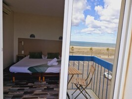 Habitación doble, balcón, vistas al mar | Escritorio, sistema de insonorización, wifi gratis