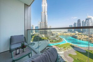 A balcony with a view of a cityscape, including a prominent skyscraper. - Luxury Living with Full Burj Khalifa & Fountain (Dubai)