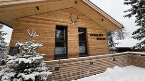 A wooden chalet with a sign reading "CHALET SALO" and a number "25" indicating its location. - Superior Chalet # 25 with Sauna (Turrach)
