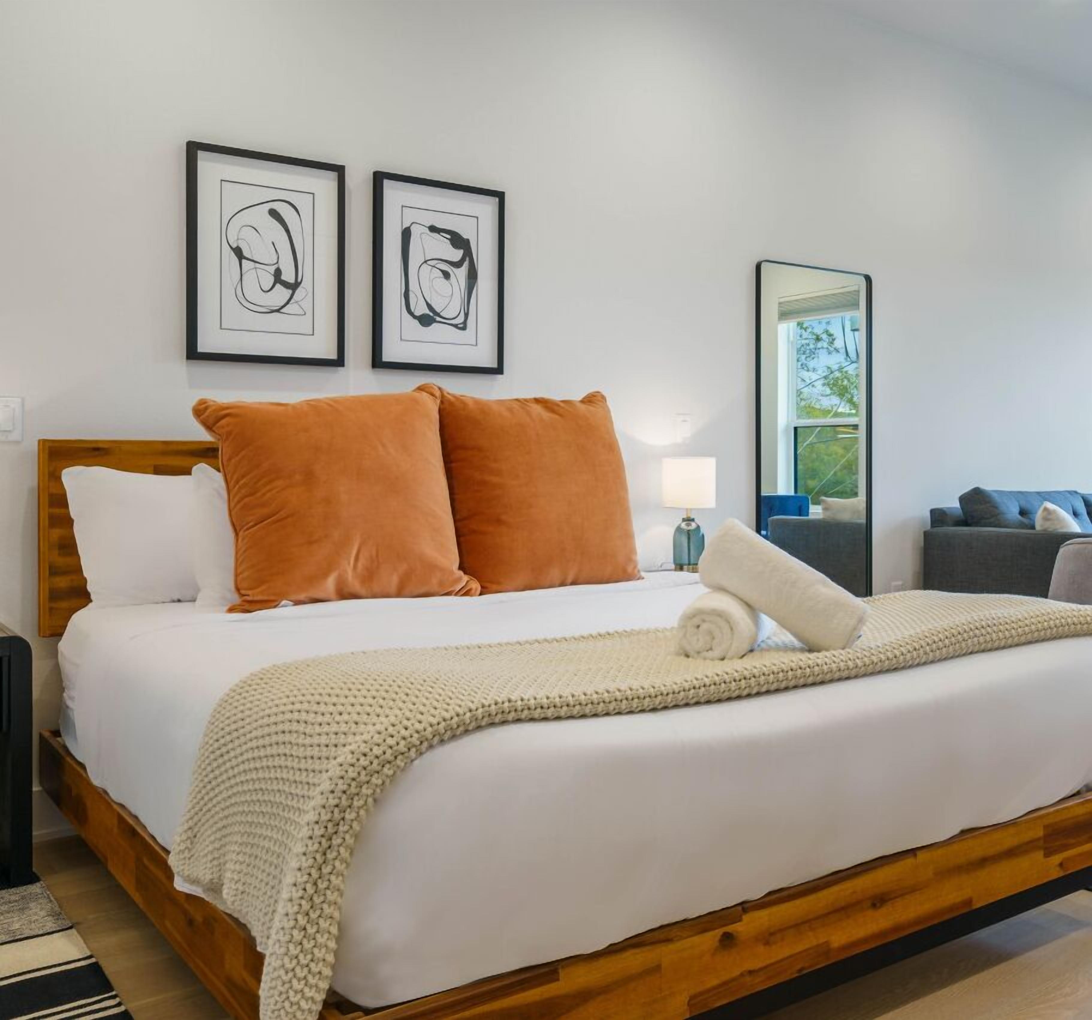 1 slaapkamer, een bureau, een strijkplank/strijkijzer, gratis wifi