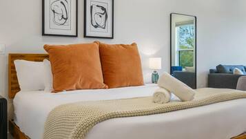 1 slaapkamer, een bureau, een strijkplank/strijkijzer, gratis wifi