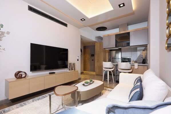 Smart TV - Luxury 1-bedroom apartment in Diamond in the City in Cantonments (Accra)