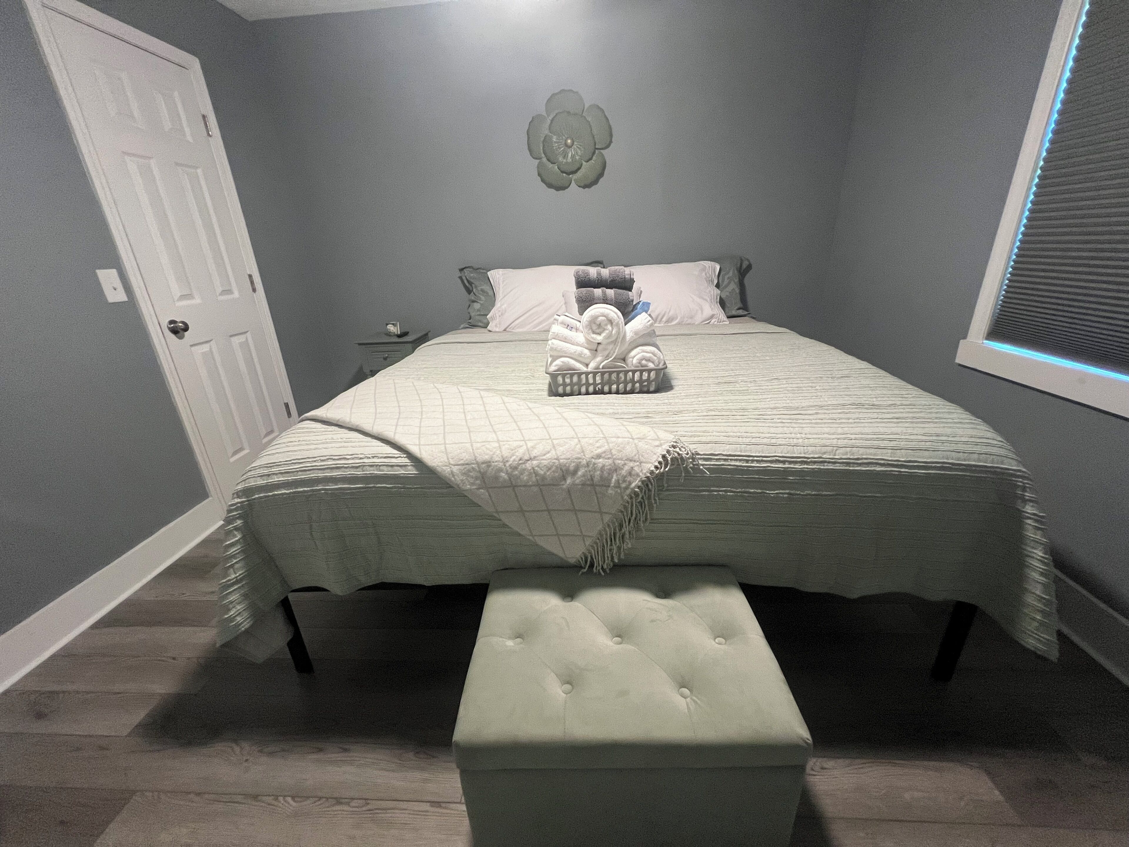 4 bedrooms, iron/ironing board, WiFi, bed sheets