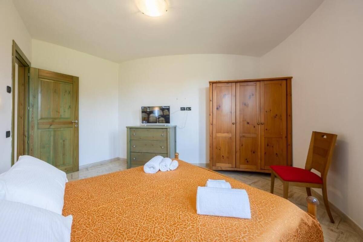 In-room safe, free WiFi, bed sheets