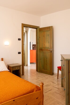 Apartamento tradicional, vistas al jardín | Caja fuerte, wifi gratis, ropa de cama