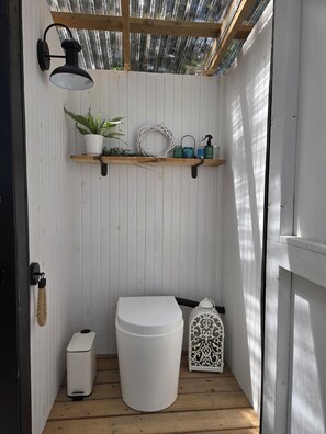 YmpÀristöystÀvÀlliset hygieniatuotteet, pyyhkeet, saippua, sampoo