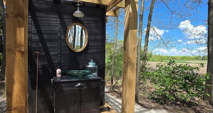 Pet Friendly Glamping by Lavender Farm, Brewery, Mono Cliffs, Hockley Valley