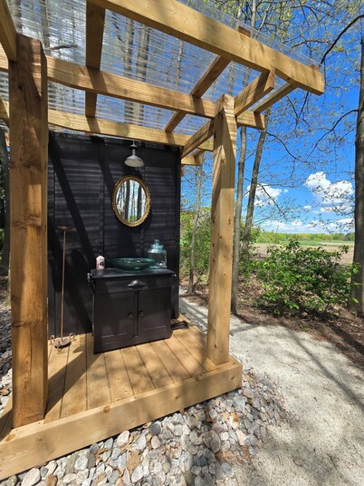 Glamping by Lavender Farm, Brewery, Mono Cliffs, Hockley Valley