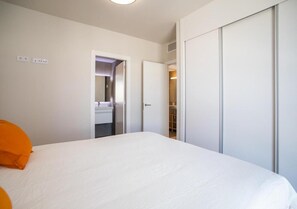3 bedrooms, travel cot, WiFi, bed sheets - Forum casa Barcelona (Barcelona)