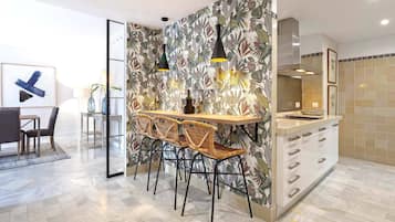 Apartamento (4 Bedrooms) | Cocina privada | Frigorífico, microondas, horno y placa de cocina