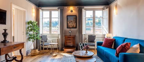 Appartamento (4 Bedrooms) | Area soggiorno | Smart TV