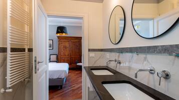 Apartment, 2 Bedrooms | Bathroom