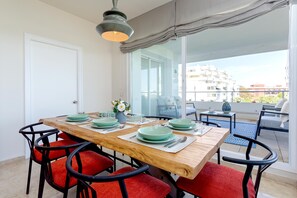 Apartment (3 Bedrooms) | In-room dining - Genteel Home Los Flamencos Terrace (Marbella)