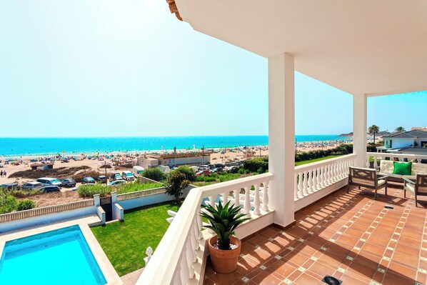Villa (6 Bedrooms) | Balkon