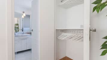 Apartamento (1 Bedroom) | 1 quarto, ferros/tábuas de passar roupa, Wi-Fi de cortesia