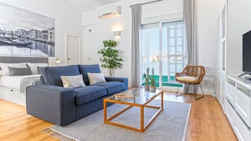 Apartamento (1 Bedroom) | Área de estar | TV