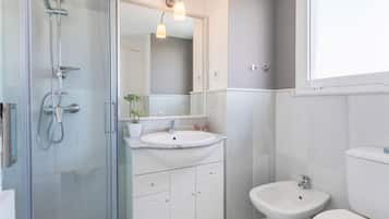 Apartment (1 Bedroom) | Bathroom