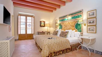 Appartement (Multiple Bedrooms) | 7 slaapkamers, een bureau, een laptopwerkplek