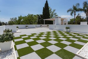 Villa (4 Bedrooms) | Balcón