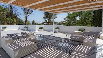 Villa (4 Bedrooms) | Balcony