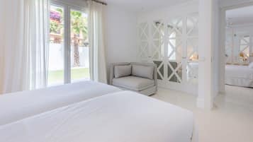 4 bedrooms, iron/ironing board, free WiFi, bed sheets