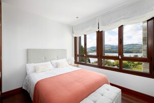 Casa (5 Bedrooms) | 5 dormitorios, tabla de planchar con plancha, ropa de cama