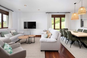 Hus (5 Bedrooms) | Oppholdsrom