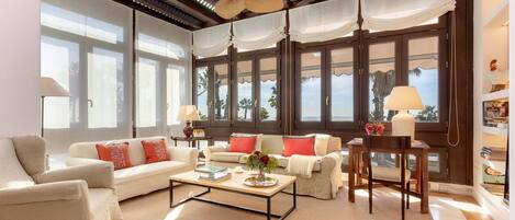 Leilighet (2 Bedrooms) | Oppholdsområde