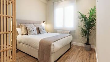 Apartment (2 Bedrooms) | 2 bedrooms, iron/ironing board, free cots/infant beds, free WiFi