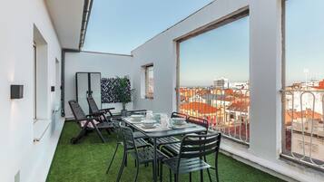 Apartemen (2 Bedrooms) | Teras/patio