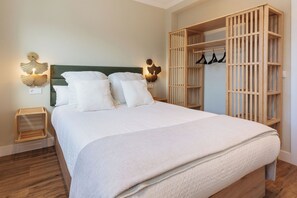 Apartment (2 Bedrooms) | 2 bedrooms, iron/ironing board, free cribs/infant beds, free WiFi